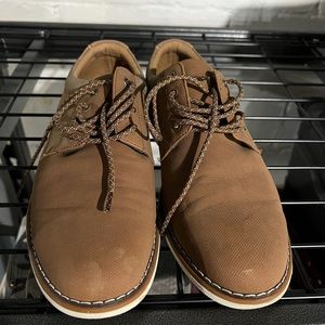 Mens dress shoes. Size 11. Only worn a few times.